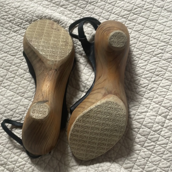 VIALIS blck heeled sandal handmade in Spain - Picture 6 of 7
